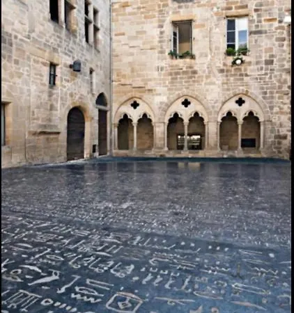 Au Calme Avec Cuisine Equipee En Supplement Sur Demande Figeac
