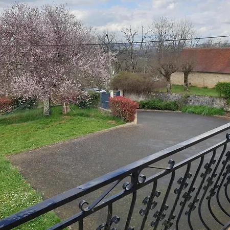 Au Calme Avec Cuisine Equipee En Supplement Sur Demande Homestay