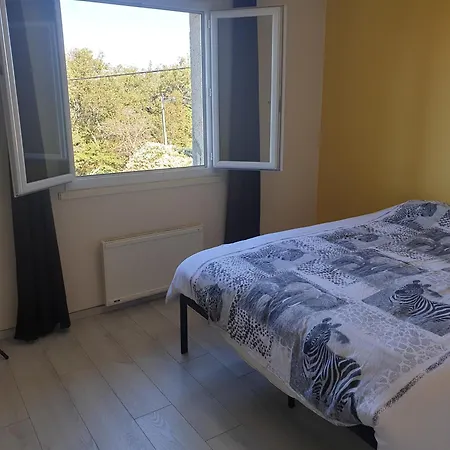 Au Calme Avec Cuisine Equipee En Supplement Sur Demande *